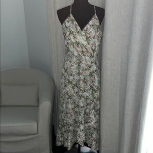 Floral Dress size M Chelsea 28 beautiful snap closure spaghetti straps